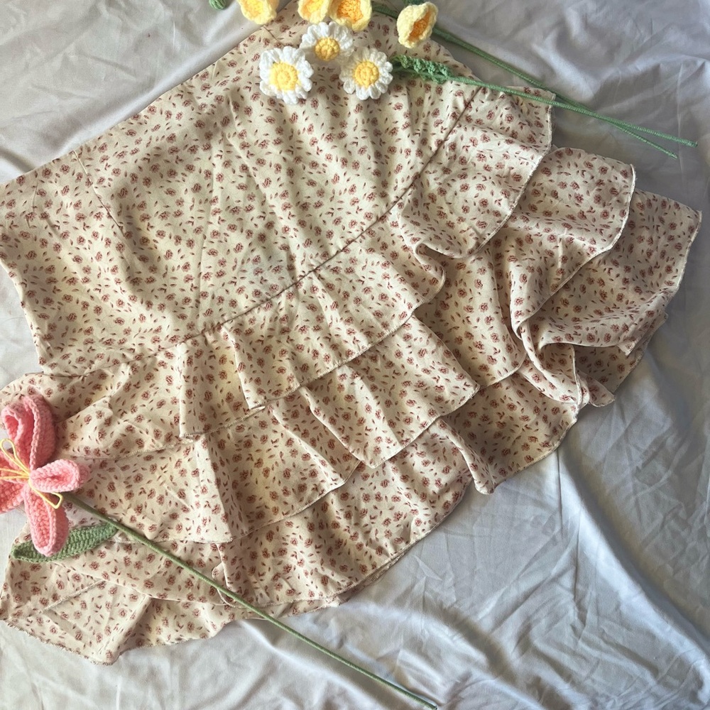 SHEIN Cream Floral Ruffle Mini Skirt